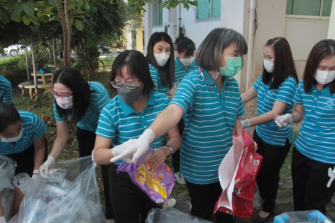 ไฟล์แนบ กปภ.ข.9 จัดกิจกรรมคัดแยกขยะเพื่อนำไปส่งต่อโครงการ Green Road โดยมีขยะที่เป็นพลาสติก หลอดกาแฟ ถุงพลาสติก ซึ่งจะนำไปเข้ากระบวนการ Recycle ทำเป็นบล็อกปูถนน Recycle เพื่อนำไปปูในลานกิจกรรมในพื้นที่สาธารณะต่าง ๆ ต่อไป 