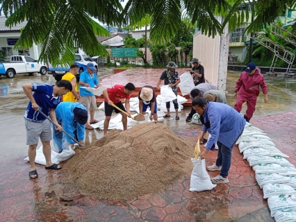 ไฟล์แนบ กปภ.สาขาภูเก็ต ดำเนินการวางกระสอบทรายป้องกันน้ำท่วมโรงสูบน้ำแรงต่ำขุมน้ำสรรพสามิตร