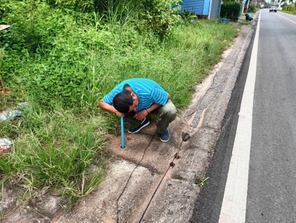 ไฟล์แนบ วันอังคารที่ 25 ตุลาคม 2565 การประปาส่วนภูมิภาคสาขากาญจนดิษฐ์ ภายใต้การบริหารงานโดย นายสุรพงศ์ สมหวัง ผู้จัดการการประปาส่วนภูมิภาคสาขากาญจนดิษฐ์ มอบหมายนายฤทธิเดช อินทวงศ์ หัวหน้างาน 8 งานบริการและควบคุมน้ำสูญเสีย และพนักงานในสังกัด ลงพื้นที่สำรวจ หาท่อแตกท่อรั่ว บริเวณพื้นที่ บ้านบางสำโรง ตำบลท่าทองใหม่ อำเภอกาญจนดิษฐ์ จังหวัดสุราษฎร์ธานี เพื่อลดน้ำสูญเสียในระบบจำหน่ายและเพิ่มแรงดันในเส้นท่อ เป็นการให้บริการน้ำประปาอย่างเต็มประสิทธิภาพตามมาตรฐานของ กปภ. 