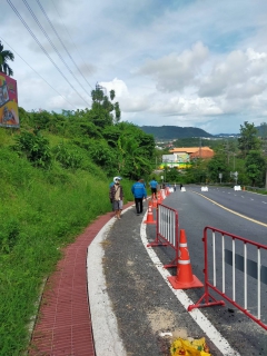 ไฟล์แนบ กปภ.สาขาภูเก็ต สนับสนุนน้ำดื่มบรรจุขวดตราสัญลักษณ์ กปภ. จำนวน 120 ขวด ให้กับเทศบาลเมืองกะทู้ เพื่อบริการประชาชนที่ใช้เส้นทางในการขึ้นลงเขาป่าตอง 