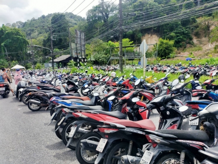 ไฟล์แนบ กปภ.สาขาภูเก็ต สนับสนุนน้ำดื่มบรรจุขวดตราสัญลักษณ์ กปภ. จำนวน 120 ขวด ให้กับเทศบาลเมืองกะทู้ เพื่อบริการประชาชนที่ใช้เส้นทางในการขึ้นลงเขาป่าตอง 