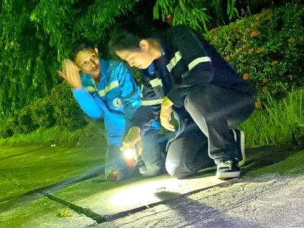 ไฟล์แนบ กปภ.สาขากระบี่ ดำเนินงานตามแผนบริหารจัดการน้ำสูญเสียเชิงรุก เดินหน้าลงพื้นที่ ถนนกระบี่ ตำบลปากน้ำถึงถนนวัชระ ตำบลกระบี่ใหญ่ อำเภอเมืองกระบี่  จังหวัดกระบี่ เดินเท้าหาท่อแตกรั่ว พร้อมซ่อมปิดจุด เพื่อลดการเกิดน้ำสูญเสีย 