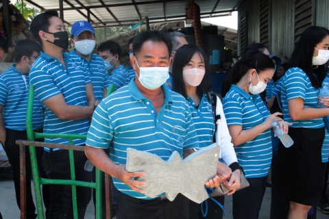 ไฟล์แนบ กปภ.ข.9 จัดกิจกรรมบริจาคขยะให้โครงการ Green Road เพื่อช่วยลดปัญหาขยะพลาสติกที่มีจำนวนมาก โดยจะนำไป Recycle ทำเป็นบล็อกปูถนน โต๊ะ เก้าอี้ สำหรับไปปูในลานกิจกรรมในพื้นที่สาธารณะต่าง ๆ ตามแผนดำเนินองค์กรคุณธรรม ของ กปภ.ข.9 รวมทั้งเยี่ยมชมและดูขั้นตอนการดำเนินงาน ณ โรงงานของโครงการ Green Road