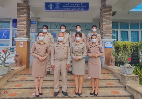 ไฟล์แนบ กปภ.สาขาปทุมธานี เข้าร่วมพิธีวางพานพุ่มดอกไม้สดถวายราชสักการะ เนื่องในวันพระบิดาแห่งฝนหลวง ประจำปี 2565 