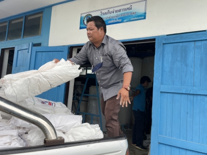 ไฟล์แนบ กปภ.สาขาขลุง มอบกระสอบปูนขาว และกระสอบสารส้มให้กับ อบต.ตรอกนอง เพื่อใช้ในการสร้างฝายชะลอน้ำ