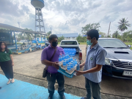 ไฟล์แนบ การประปาส่วนภูมิภาคสาขาไชยา มอบน้ำดื่มบรรจุขวดตราสัญลักษณ์ กปภ. จำนวน 600 ขวด ให้แก่ ให้แก่ โรงพยาบาลไชยา ในกิจกรรม เดิน-วิ่งการกุศล ครั้งที่ 6 "ก้าวด้วยธรรม ก้าวด้วยใจ เพื่อสร้างอาคารโรงพยาบาลไชยา"