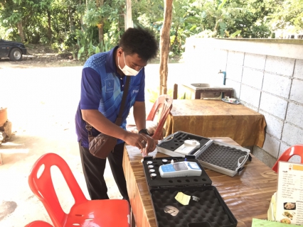 ไฟล์แนบ วันพุธที่ 23 พฤศจิกายน  2565 นายสุรพงศ์ สมหวัง ผจก.กปภ.สาขากาญจนดิษฐ์ มอบหมายให้พนักงานในสายงานผลิต ออกพื้นที่ตรวจสอบคุณภาพน้ำประปา โดยการตรวจวัดค่าคลอรีน ค่าความขุ่นในน้ำประปา ณ ร้านอาหารข้างโรงเรียนบ้านน้ำฉา ตำบลดอนสัก  อำเภอดอนสัก จังหวัดสุราษฎร์ธานี โดยเป็นการตรวจสอบและควบคุมคุณภาพน้ำประปาในระบบจ่าย ตามโครงการจัดการน้ำสะอาด (WSP) ตามจุดควบคุมตรวจสอบตามแผนที่กำหนด ผลการตรวจสอบคุณภาพน้ำเป็นไปตามเกณฑ์มาตรฐาน กปภ. 