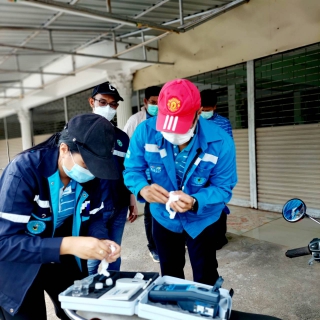 ไฟล์แนบ การประปาส่วนภูมิภาคสาขาจันดี ร่วมกับ กรค.ข.4 เก็บตัวอย่างน้ำและส่งตัวอย่างน้ำให้ห้องปฏิบัติการสาธารณสุขกรมอนามัย
