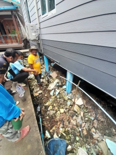 ไฟล์แนบ วันศุกร์ที่  25 พฤศจิกายน  2565 การประปาส่วนภูมิภาคสาขากาญจนดิษฐ์ ภายใต้การบริหารงานโดย นายสุรพงศ์  สมหวัง ผู้จัดการการประปาส่วนภูมิภาคสาขากาญจนดิษฐ์  มอบหมายนายฤทธิเดช อินทวงศ์ หัวหน้างาน 8 งานบริการและควบคุมน้ำสูญเสีย พร้อมพนักงานในสังกัด เข้าตรวจสอบกรณีร้องเรียนเรื่องน้ำไหลอ่อน บริเวณบ้านฝ่ายท่า หมู่ที่ 7  อำเภอดอนสัก  จังหวัดสุราษฎร์ธานี เพื่อสำรวจท่อแตกรั่ว บริเวณกลางคลองดอนสักและท่อส่งน้ำจากอำเภอดอนสักข้ามโครงไปยังบ้านฝ่ายท่า หมู่ที่ 7 และเป็นการให้บริการน้ำประปาอย่างเต็มประสิทธิภาพตามมาตรฐานและส้รางความมั้นใจให้กับลูกค้าผู้ใช้น้ำของ กปภ. ต่อไป