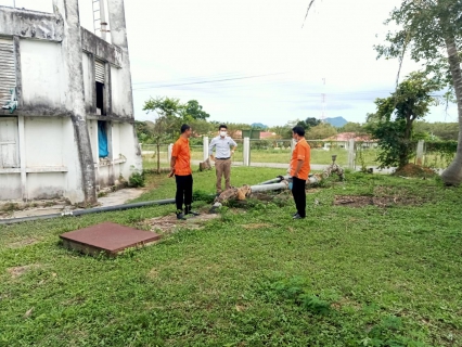 ไฟล์แนบ วันพฤหัสบดี ที่ 24 พฤศจิกายน 2565 นายมานิต อินทรประเสริฐ ผู้อำนวยการกองแผนและวิชาการ กปภ.เขต 4 และทีมงานร่วมกับ นายสุรพงศ์ สมหวัง ผู้จัดการ กปภ.สาขากาญจนดิษฐ์ และพนักงานในสังกัด ลงพื้นที่ โรงสูบจ่ายน้ำแรงสูง สำนักงานดอนสัก หน่วยบริการดอนสัก กปภ.สาขากาญจนดิษฐ์ เพื่อสำรวจวางแผนปรับปรุงระบบจ่ายน้ำ ให้กับพื้นที่โซนสูงของอำเภอดอนสัก และเพื่อรองรับการขยายเขตจำหน่ายน้ำต่อไปในอนาคต และเป็นการสร้างความมั่นคงในการบริหารจัดการน้ำประปาในพื้นที่ สร้างความมั้นใจให้กับลูกค้าผู้ใช้น้ำในพื้นที่อำเภอดอนสักต่อไป