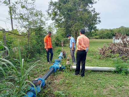 ไฟล์แนบ วันพฤหัสบดี ที่ 24 พฤศจิกายน 2565 นายมานิต อินทรประเสริฐ ผู้อำนวยการกองแผนและวิชาการ กปภ.เขต 4 และทีมงานร่วมกับ นายสุรพงศ์ สมหวัง ผู้จัดการ กปภ.สาขากาญจนดิษฐ์ และพนักงานในสังกัด ลงพื้นที่ โรงสูบจ่ายน้ำแรงสูง สำนักงานดอนสัก หน่วยบริการดอนสัก กปภ.สาขากาญจนดิษฐ์ เพื่อสำรวจวางแผนปรับปรุงระบบจ่ายน้ำ ให้กับพื้นที่โซนสูงของอำเภอดอนสัก และเพื่อรองรับการขยายเขตจำหน่ายน้ำต่อไปในอนาคต และเป็นการสร้างความมั่นคงในการบริหารจัดการน้ำประปาในพื้นที่ สร้างความมั้นใจให้กับลูกค้าผู้ใช้น้ำในพื้นที่อำเภอดอนสักต่อไป