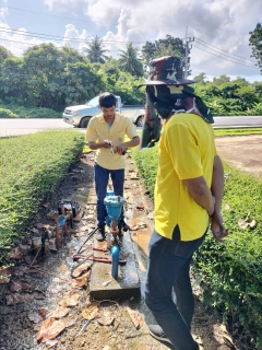 ไฟล์แนบ การประปาส่วนภูมิภาคสาขากาญจนดิษฐ์ ลงพื้นที่ตรวจสอบมาตรวัดน้ำ ทดสอบมาตร ผู้ใช้น้ำรายใหญ่  ในพื้นที่อำเภอดอนสัก จังหวัดสุราษฎร์ธานี 