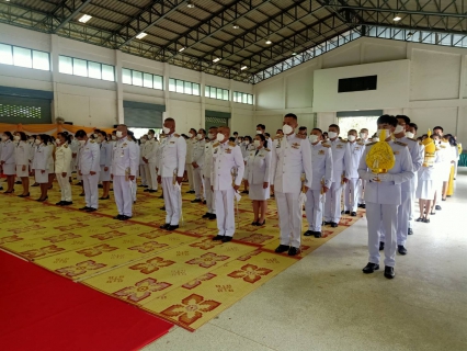 ไฟล์แนบ กปภ.สาขาปราณบุรี เข้าร่วมพิธีวางพานพุ่มดอกไม้และพิธีถวายบังคมหน้าพระบรมฉายาลักษณ์  พระบาทสมเด็จพระบรมชนกาธิเบศร มหาภูมิพลอดุลยเดชมหาราช บรมนาถบพิตร เพื่อน้อมรำลึกในพระหมากรุณาธิคุณ  เนื่องในวันคล้ายวันพระบรมราชสมภพ วันชาติ และวันพ่อแห่งชาติ ประจำปี 2565