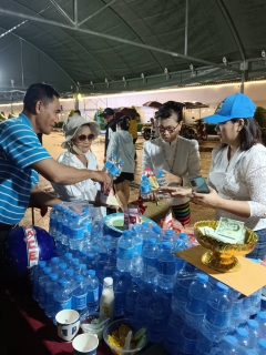 ไฟล์แนบ กปภ.สาขาจันดี ร่วมกับชมรมพุทธศาสนา ร่วมบุญโรงทานแจกน้ำดื่มตราสัญลักษณ์ กปภ.