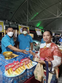 ไฟล์แนบ กปภ.สาขาจันดี ร่วมกับชมรมพุทธศาสนา ร่วมบุญโรงทานแจกน้ำดื่มตราสัญลักษณ์ กปภ.