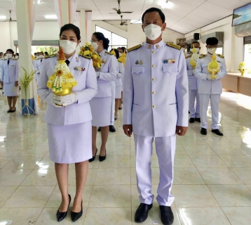 ไฟล์แนบ กปภ.สาขาตะกั่วป่า ร่วมพิธีถวายพานพุ่มดอกไม้และถวายบังคม เนื่องในวันคล้ายวันพระบรมราชสมภพของ พระบาทสมเด็จพระบรมชนกาธิเบศร มหาภูมิพลอดุลยเดชมหาราช บรมนาถบพิตร และวันพ่อแห่งชาติ