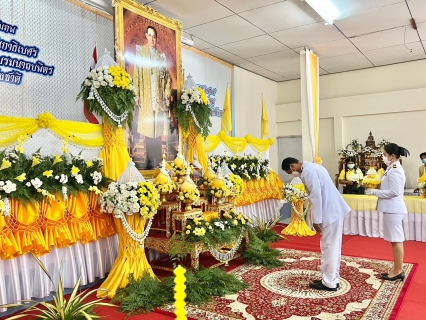 ไฟล์แนบ กปภ.สาขาตะกั่วป่า ร่วมพิธีถวายพานพุ่มดอกไม้และถวายบังคม เนื่องในวันคล้ายวันพระบรมราชสมภพของ พระบาทสมเด็จพระบรมชนกาธิเบศร มหาภูมิพลอดุลยเดชมหาราช บรมนาถบพิตร และวันพ่อแห่งชาติ