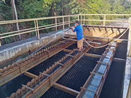 ไฟล์แนบ การประปาส่วนภูมิภาคสาขาตราดดำเนินการทำความสะอาดภายในระบบผลิต ณ สถานีผลิตน้ำบ่อไร่
