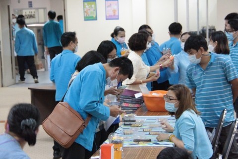 ไฟล์แนบ กปภ.ข.9 จัดกิจกรรมตลาดนัด กปภ.ข.9 จำหน่ายสินค้า, อาหาร, เครื่องดื่ม, ของใช้และของที่ระลึก รวมทั้งรับบริจาคเงิน โดยจะนำไปเป็นทุนเพื่อจัดซื้อเมล็ดพันธุ์พืช และ บริจาคให้เด็กผู้ยากไร้ต่อไป
