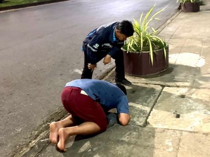 ไฟล์แนบ กปภ.สาขากระบี่ ดำเนินงานตามแผนบริหารจัดการน้ำสูญเสียเชิงรุก เดินหน้าลงพื้นที่ ถนนหุตางกูรและ ซอย 2 ปานุราช ตำบลปากน้ำ อำเภอเมืองกระบี่  จังหวัดกระบี่ เดินเท้าหาท่อแตกรั่ว พร้อมซ่อมปิดจุด เพื่อลดการเกิดน้ำสูญเสีย
