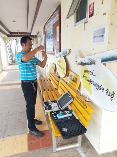 ไฟล์แนบ วันศุกร์ที่ 16 ธันวาคม  2565 นายสุรพงศ์ สมหวัง ผจก.กปภ.สาขากาญจนดิษฐ์ มอบหมายให้พนักงานในสายงานผลิต ออกพื้นที่ตรวจสอบคุณภาพน้ำประปา โดยการตรวจวัดค่าคลอรีน ค่าความขุ่นในน้ำประปา ณ ท่าเทียบเรืออเนกประสงค์ดอนสัก ท่าเรือแหลมทวด ท่าเรือลมพระยา เทศบาลเมืองดอนสัก อำเภอดอนสัก จังหวัดสุราษฎร์ธานี โดยเป็นการตรวจสอบและควบคุมคุณภาพน้ำประปาในระบบจ่าย ตามโครงการจัดการน้ำสะอาด (WSP) ตามจุดควบคุมตรวจสอบตามแผนที่กำหนด ผลการตรวจสอบคุณภาพน้ำเป็นไปตามเกณฑ์มาตรฐาน กปภ. 