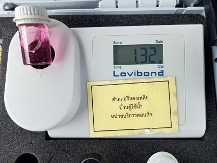 ไฟล์แนบ วันศุกร์ที่ 16 ธันวาคม  2565 นายสุรพงศ์ สมหวัง ผจก.กปภ.สาขากาญจนดิษฐ์ มอบหมายให้พนักงานในสายงานผลิต ออกพื้นที่ตรวจสอบคุณภาพน้ำประปา โดยการตรวจวัดค่าคลอรีน ค่าความขุ่นในน้ำประปา ณ ร้านขายของชำ ตลาดเทศบาลเมืองดอนสัก อำเภอดอนสัก จังหวัดสุราษฎร์ธานี โดยเป็นการตรวจสอบและควบคุมคุณภาพน้ำประปาในระบบจ่าย ตามโครงการจัดการน้ำสะอาด (WSP) ตามจุดควบคุมตรวจสอบตามแผนที่กำหนด ผลการตรวจสอบคุณภาพน้ำเป็นไปตามเกณฑ์มาตรฐาน กปภ. 