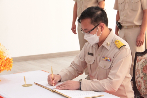 ไฟล์แนบ ผู้บริหารการประปาส่วนภูมิภาคเขต 9 ร่วมลงนามถวายพระพร แด่สมเด็จพระเจ้าลูกเธอ เจ้าฟ้าพัชรกิติยาภา นเรนทิราเทพยวดี กรมหลวงราชสาริณีสิริพัชร มหาวัชรราชธิดา ให้ทรงหายจากพระอาการประชวร มีพระพลานามัยสมบูรณ์แข็งแรงโดยเร็ววัน