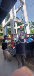 ไฟล์แนบ การประปาส่วนภูมิภาคสาขากาญจนดิษฐ์ มอบน้ำดื่มตราสัญญลักษณ์ กปภ.ให้กับศูนย์ปฏิบัติการร่วมป้องกันและลดอุบัติเหตุทางถนน ทางน้ำและทางอากาศช่วงเทศกาลปีใหม่ พ.ศ.2566 ณ ที่ว่าการอำเภอดอนสัก