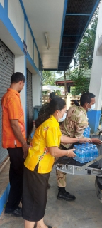 ไฟล์แนบ การประปาส่วนภูมิภาคสาขากาญจนดิษฐ์ มอบน้ำดื่มตราสัญญลักษณ์ กปภ.ให้กับศูนย์ปฏิบัติการร่วมป้องกันและลดอุบัติเหตุทางถนน ทางน้ำและทางอากาศช่วงเทศกาลปีใหม่ พ.ศ.2566 ณ ที่ว่าการอำเภอกาญจนดิษฐ์