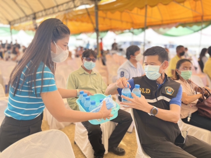 ไฟล์แนบ กปภ.ข.3 และ กปภ.สาขาสมุทรสงคราม ร่วมลงพื้นที่ต้อนรับรองนายกรัฐมนตรี (พลเอก ประวิตร วงษ์สุวรรณ) ในโอกาสลงพื้นที่ตรวจราชการติดตามการบริหารจัดการน้ำในพื้นที่จังหวัดสมุทรสงคราม พร้อมให้บริการน้ำดื่มแก่ผู้ร่วมงาน