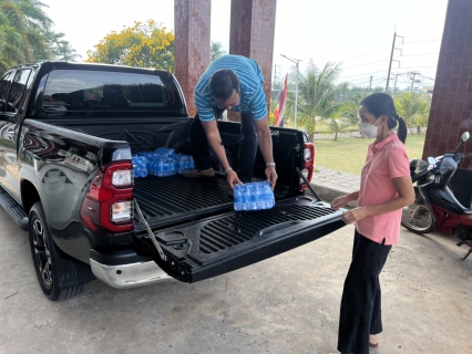 ไฟล์แนบ การประปาส่วนภูมิภาคสาขาท่าแซะ ร่วมสนับสนุนน้ำดื่มบรรจุขวดตราสัญลักษณ์ กปภ. เนื่องในโอกาสวันเด็กแห่งชาติ 2566
