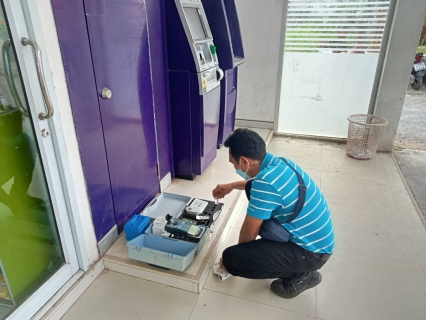 ไฟล์แนบ วันศุกร์ที่ 20 มกราคม  2566 นายสุรพงศ์ สมหวัง ผจก.กปภ.สาขากาญจนดิษฐ์ มอบหมายให้พนักงานในสายงานผลิต ออกพื้นที่ตรวจสอบคุณภาพน้ำประปา โดยการตรวจวัดค่าคลอรีน ค่าความขุ่นในน้ำประปา ณ ธนาคารกรุงไทยสาขากาญจนดิษฐ์ และสำนักงานธนาคารไทยพาณิชย์ สาขากาญจนดิษฐ์ หลังเก่า อำเภอกาญจนดิษฐ์ จังหวัดสุราษฎร์ธานี โดยเป็นการตรวจสอบและควบคุมคุณภาพน้ำประปาในระบบจ่าย ตามโครงการจัดการน้ำสะอาด (WSP) ตามจุดควบคุมตรวจสอบตามแผนที่กำหนด ผลการตรวจสอบคุณภาพน้ำเป็นไปตามเกณฑ์มาตรฐาน กปภ.