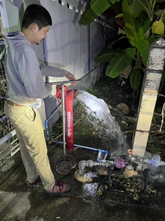 ไฟล์แนบ รวมใจเป็นหนึ่ง ผลิต - บริการฯ กปภ.สาขากำแพงเพชร ระบายตะกอนในเส้นท่อจ่ายน้ำ เพื่อเป็นการรักษาคุณภาพน้ำประปา