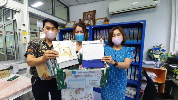 ไฟล์แนบ กปภ.สาขาภูเก็ต ร่วมมอบปฏิทินตั้งโต๊ะเก่า เพื่อส่งต่อให้มูลนิธิช่วยคนตาบอดแห่งประเทศไทย จัดทำอักษรเบรลล์ให้แก่ผู้พิการทางสายตา