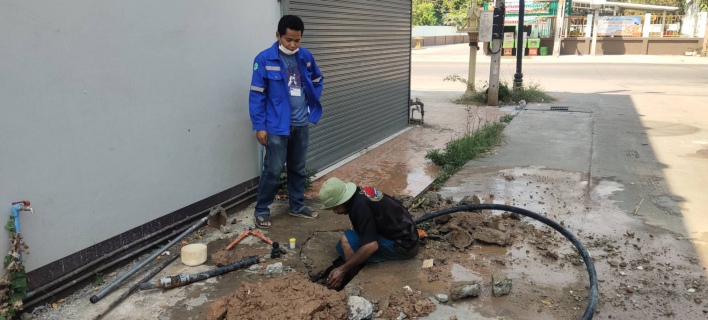 ไฟล์แนบ วันหยุดไม่หยุดให้บริการ กปภ.สาขากำแพงเพชร ส่งมิสเตอร์ทันใจ ตรวจสอบน้ำรั่ว ลูกค้าประทับใจ แก้ปัญหาทันใจ