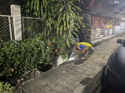 ไฟล์แนบ กปภ.สาขากระบี่ ดำเนินงานตามแผนบริหารจัดการน้ำสูญเสียเชิงรุก เดินหน้าลงพื้นที่ บริเวณถนนคงคง ถนนอุตรกิจ ถนนมหาราช ตำบลปากน้ำ อำเภอเมืองกระบี่  จังหวัดกระบี่ เดินเท้าหาท่อแตกรั่ว พร้อมซ่อมปิดจุด เพื่อลดการเกิดน้ำสูญเสีย