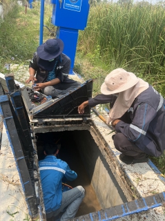 ไฟล์แนบ กปภ. สาขาปราณบุรี ลงพื้นที่ค้นหาท่อแตกรั่ว (ALC) พร้อมตรวจสอบแรงดันน้ำ บริเวณ พื้นที่สถานีจ่ายน้ำสามพระยา ต.สามพระยา อ.ชะอำ จ.เพชรบุรี เพื่อแก้ไขปัญหาน้ำประปาไหลอ่อน -ไม่ไหลในพื้นที่ พร้อมเช็คแรงดันน้ำ