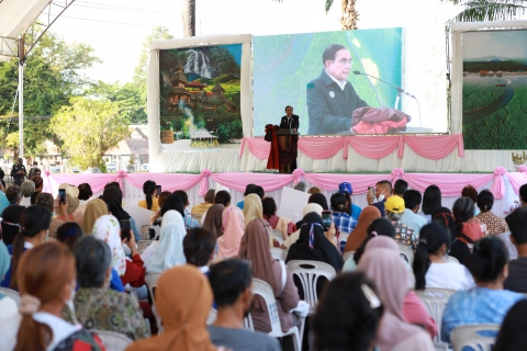 ไฟล์แนบ กปภ.สาขาระนอง ร่วมต้อนรับนายกรัฐมนตรี ในโอกาสลงพื้นที่จังหวัดระนอง พร้อมสนับสนุนน้ำดื่มตราสัญลักษณ์ กปภ.บริการประชาชน