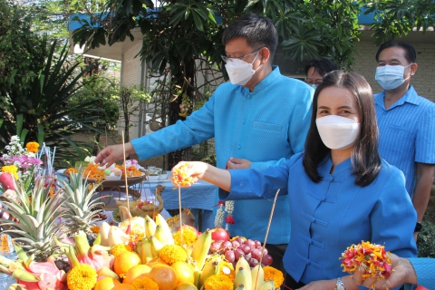 ไฟล์แนบ กปภ.ข.7 ทำพิธีบวงสรวงพระแม่ธรณี ศาลพระภูมิเจ้าที่ และเจริญพระพุทธมนต์ ถวายภัตตาหารเพล เนื่องในวันคล้ายวันสถาปนา กปภ. ครบรอบ 44 ปี