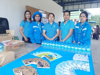 ไฟล์แนบ การประปาส่วนภูมิภาคสาขากาญจนดิษฐ์ ภายใต้การบริหารของนายสุรพงศ์ สมหวัง ผู้จัดการการประปาส่วนภูมิภาคสาขากาญจนดิษฐ์ มอบหมายนางธันย์วรินท์ คงจันทร์ หัวหน้างาน8 งานจัดเก็บรายได้ นางสาวรัชนีพร เกิดวัน หัวหน้างาน 8 งานอำนวยการ พร้อมด้วยพนักงานในสังกัดลงพื้นที่ประชาสัมพันธ์ การแนะนำการใช้ PWA Plus Life+ เพิ่มความสะดวกรวดเร็ว ครบจบในแอปเดียว  จะจ่าย จะแจ้ง แอปเดียวจบ! ดาวน์โหลดฟรีไม่มีค่าใช้จ่าย แอปพลิเคชั่นเพื่ออำนวยความสะดวกให้แก่ผู้ใช้น้ำของ กปภ....ณ  ศาลาหมู่บ้าน(หลุมแป๋ง) หมู่ที่ 5 บ้านพ่วง ตำบลพลายวาส อำเภอกาญจนดิษฐ์ พร้อมทั้งมอบน้ำดื่มตราสัญญาลักษณ์ กปภ.ในกิจกรรมดังกล่าว  