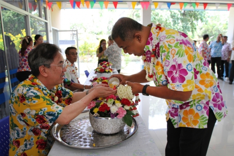 ไฟล์แนบ กปภ.เขต ๑ สืบสานประเพณีไทยจัดพิธีสรงน้ำพระพุทธรูปและรดน้ำดำหัวผู้ใหญ่ เนื่องในวันสงกรานต์ ๒๕๖๖ 