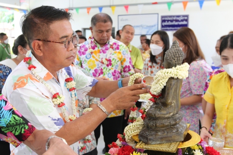ไฟล์แนบ กปภ.เขต ๑ สืบสานประเพณีไทยจัดพิธีสรงน้ำพระพุทธรูปและรดน้ำดำหัวผู้ใหญ่ เนื่องในวันสงกรานต์ ๒๕๖๖ 