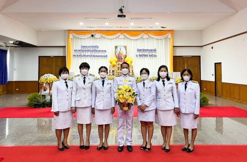 ไฟล์แนบ กปภ.สาขารังสิต(พ) เข้าร่วมพิธีวางพุ่มดอกไม้และถวายราชสักการะ เนื่องในวันพระบาทสมเด็จพระพุทธยอดฟ้าจุฬาโลกมหาราช และวันที่ระลึกมหาจักรีบรมราชวงศ์ 