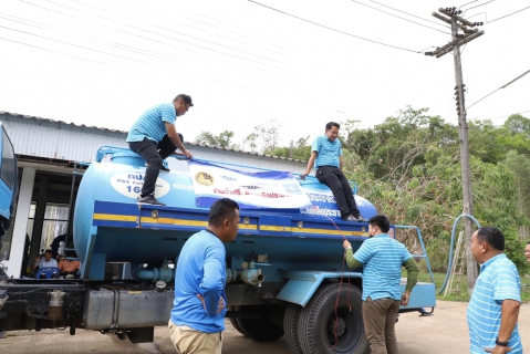 ไฟล์แนบ กปภ.สาขาหลังสวน นำรถบรรทุกแจกจ่ายน้ำ ช่วยเหลือประชาชนที่ได้รับผลกระทบจากสถานการณ์ภัยแล้ง อำเภอสวี จังหวัดชุมพร