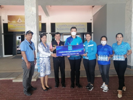 ไฟล์แนบ การประปาส่วนภูมิภาคสาขาท่าแซะ สนับสนุนน้ำดื่มบรรจุขวดตราสัญลักษณ์กปภ. เพื่อร่วมสนับสนุนน้ำดื่มให้กับหน่วยปฏิบัติภารกิจการทำฝนหลวง