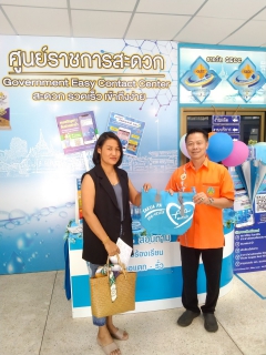 ไฟล์แนบ กปภ.สาขาตะกั่วป่า มอบของที่ระลึกผู้ใช้น้ำขอติดตั้งน้ำประปารายใหม่