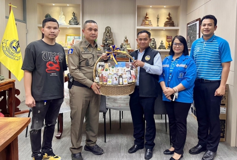 ไฟล์แนบ กปภ.สาขาขอนแก่น (พ) เข้ามอบกระเช้าเพื่อขอบคุณเจ้าหน้าที่ตำรวจในการจับกุมโจรขโมยมาตรวัดน้ำเเละร้านรับซื้อของเก่าในข้อหารับซื้อของโจร