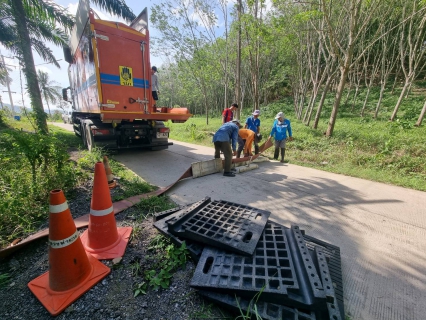 ไฟล์แนบ กปภ.สาขาบางสะพาน ร่วมกับ ศูนย์ป้องกันและบรรเทาสาธารณภัย เขต 4 ประจวบคีรีขันธ์ และ เขต 2 สุพรรณบุรี  ติดตั้งเครื่องสูบน้ำระยะไกลและโรยสายอ่อนสูบทอยน้ำดิบ คลองช้างแรก แก้ไขปัญหาภัยแล้ง