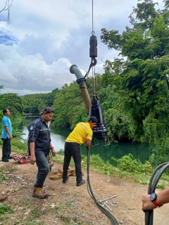 ไฟล์แนบ การประปาส่วนภูมิภาคสาขากาญจนดิษฐ์ ร่วมกับกองระบบผลิตและควบคุมคุณภาพน้ำ กปภ.เขต 4 ดำเนินการติดตั้งSubmersible Pump 250 ลบ.ม/ชม. ณ สถานีผลิตน้ำวิภาวดี หน่วยบริการบ้านใน