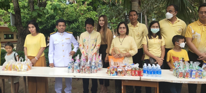 ไฟล์แนบ กปภ.สาขาเขาชัยสน เข้าร่วมพิธีทำบุญตักบาตรถวายพระราชกุศลถวาย พิธีถวายสัตย์ปฏิญาณ ได้เดินทางไปร่วมพิธีถวายเครื่องราชสักการะและวางพานพุ่มและพีธีจุดเทียนถวายพระพรชัยมงคล&#8203;  ณ ศาลาประชาคมอำเภอเขาชัยสน